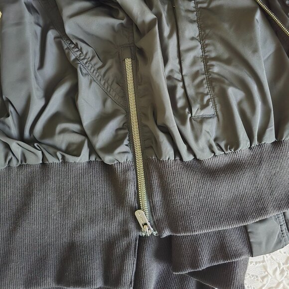 Athleta Jet Set Bomber Jacket Black Sz Medium EUC - Picture 12 of 15